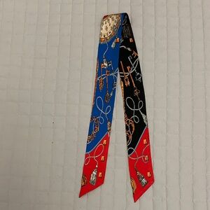 Authentic Hermès Silk Les Cles Maxi Twilly scarf featuring ornate keys